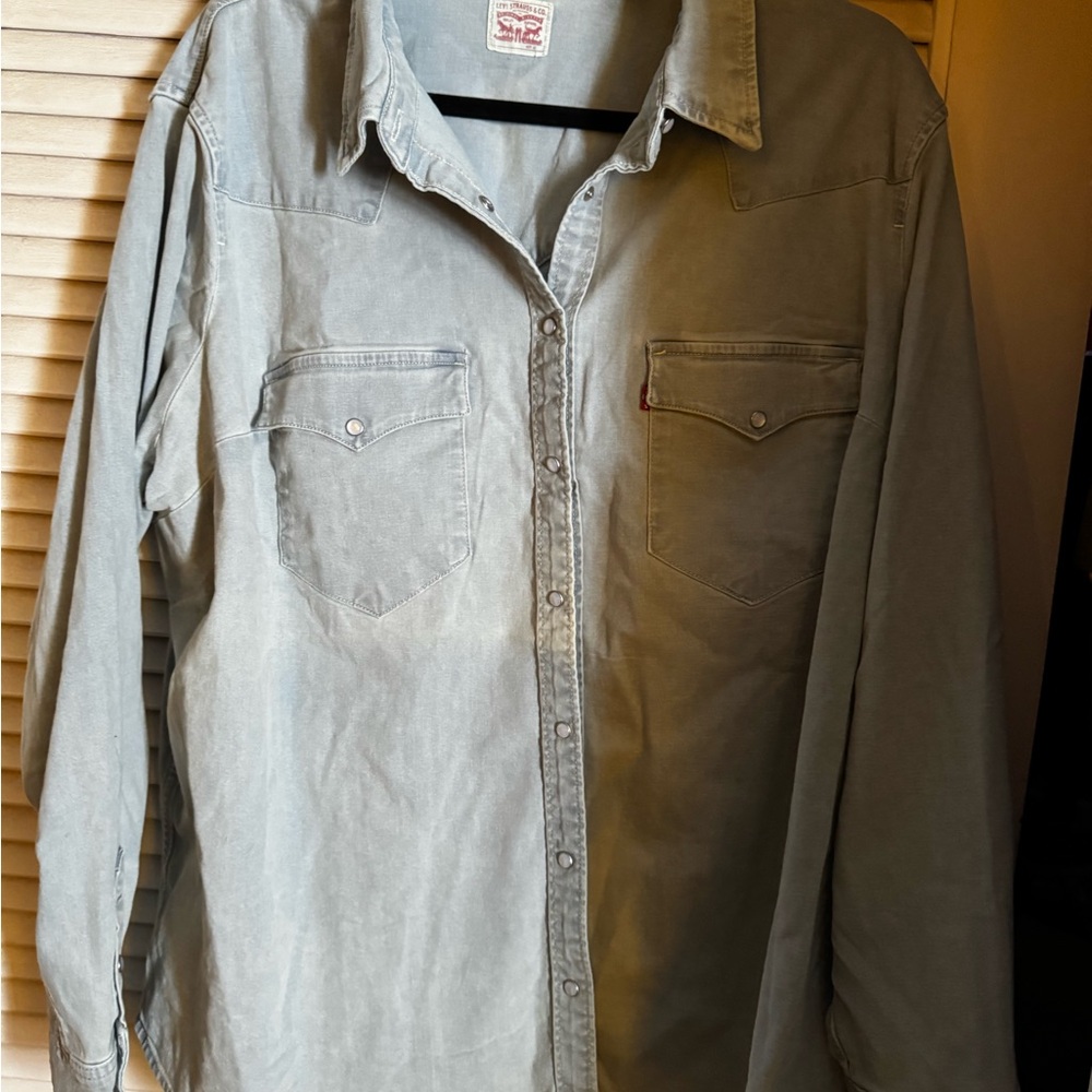 Levi's Womans Light Gray Denim pearl snap